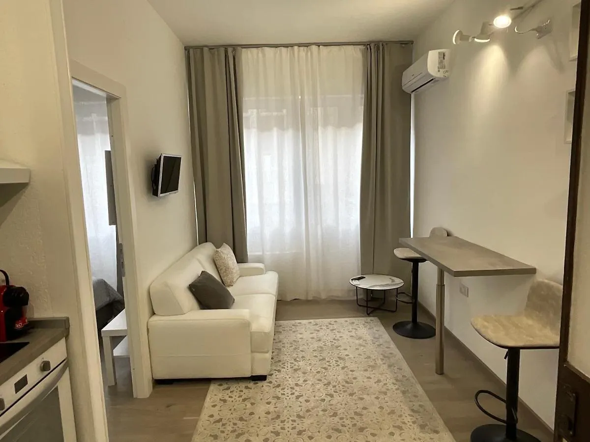 Апартаменты Bilocale San Giovanni Design Apartament Рим 0*,  Италия